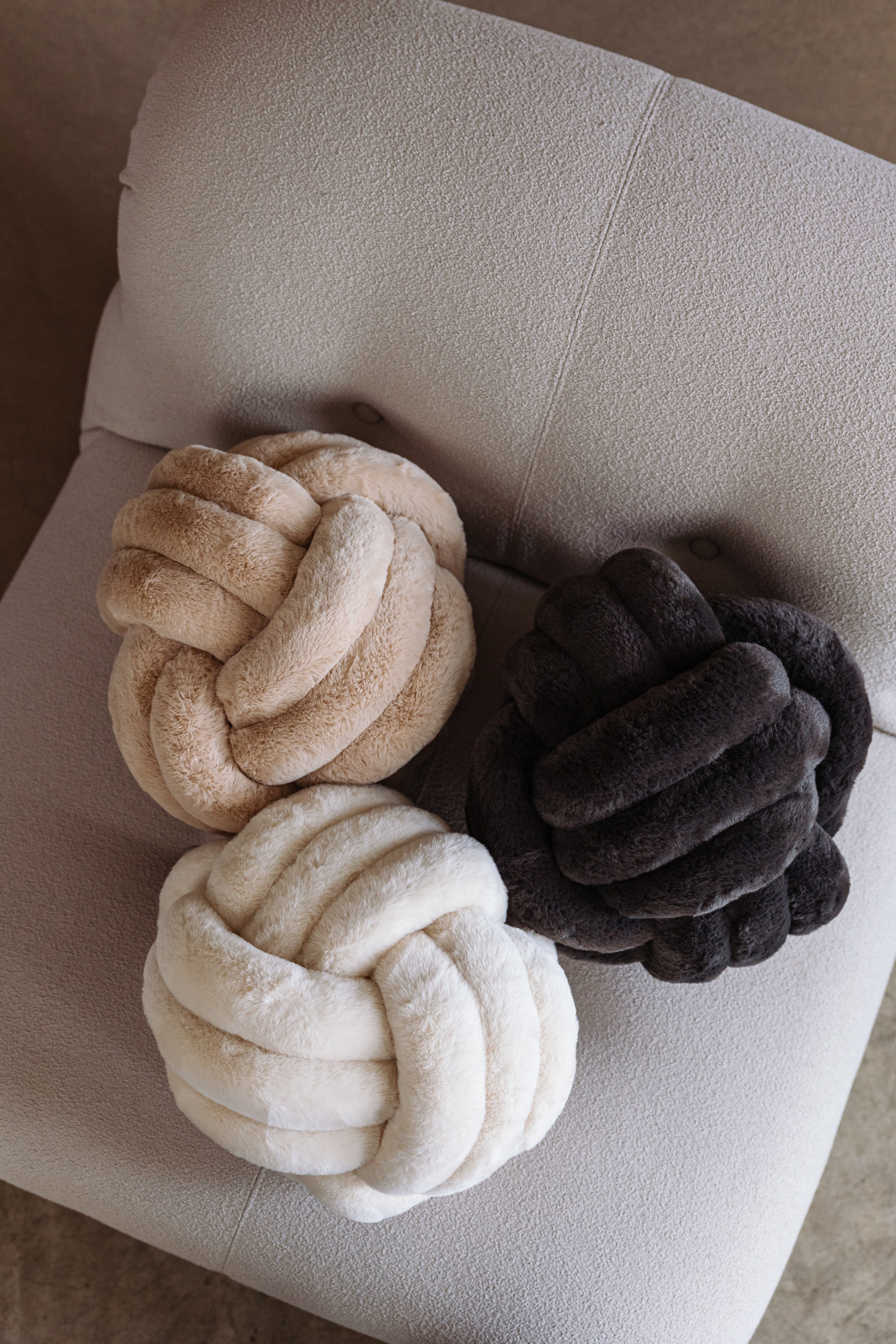 Knotty Pillow Charcoal