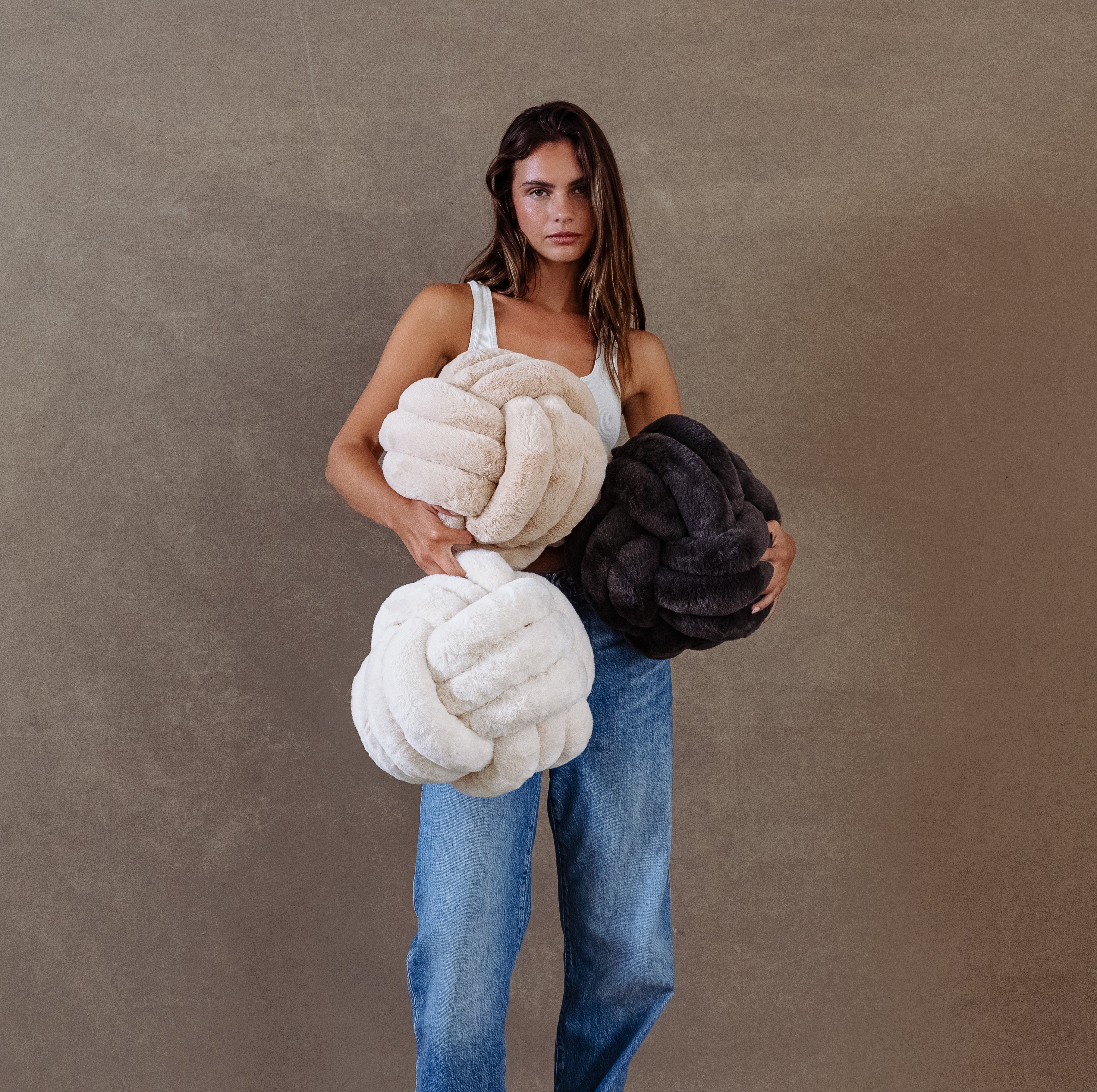 Knotty Pillow Charcoal